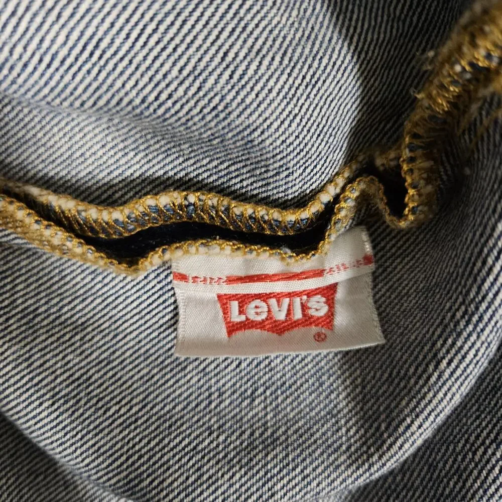 Levis this pair
